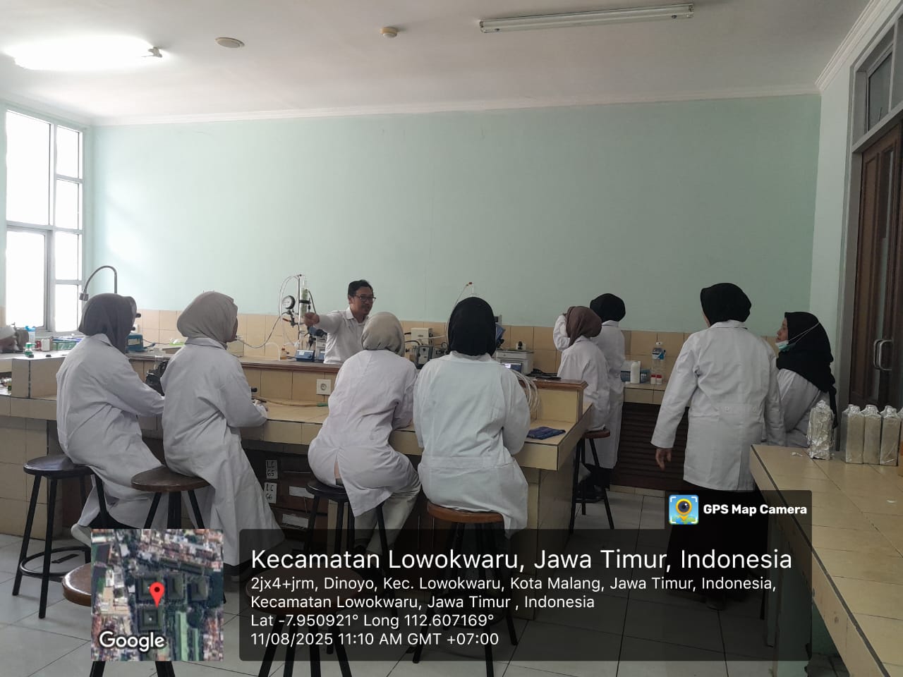Pembekalan praktikum oleh laboran UIN Malang kepada siswa riset MAN 2 Tulungagung yang akan melaksanakan praktikum